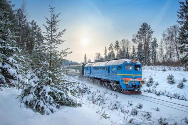Від Сум до Чопа: до новорічних свят “Укрзалізниця” призначила 11 потягів через Вінниччину