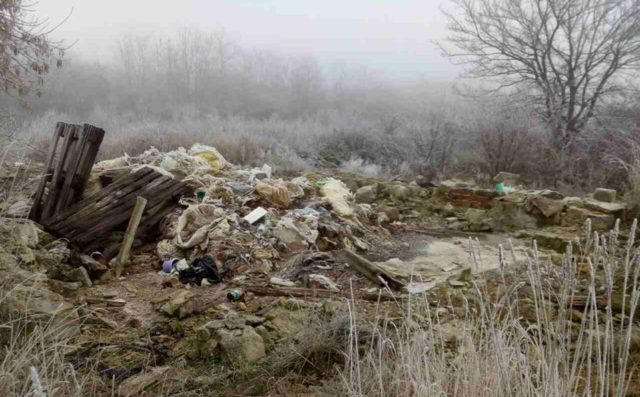 На Вінниччині виявили зруйнований склад із залишками небезпечних пестицидів