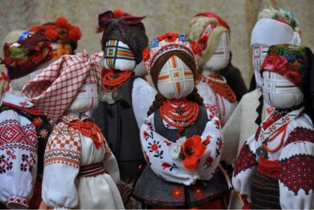 У вінницькому музеї покажуть авторські ляльки-мотанки у традиційному одязі різних регіонів України