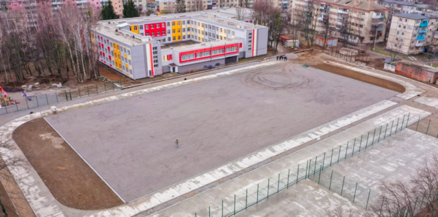 У мережі показали відео, як у Вінниці реконструюють стадіон школи №33. ФОТО