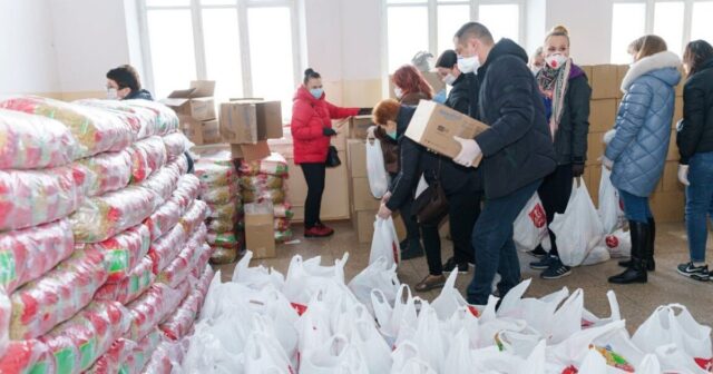 У Вінниці для п’яти тисяч вінничан закупили продовольчі набори. ФОТО