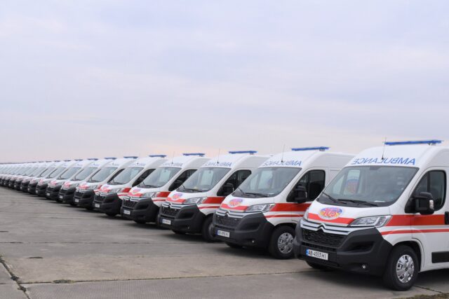 Вінниччина отримала 86 нових автівок швидкої допомоги. ФОТО