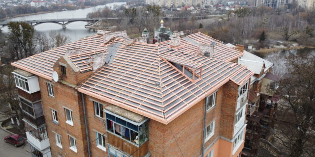 У Вінниці коштом міського бюджету відремонтують дахи у 50 будинках ОСББ