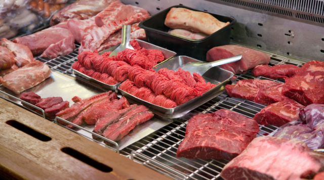 Вінничанка просить заборонити продаж м’ясо-молочної продукції на вагу (петиція)