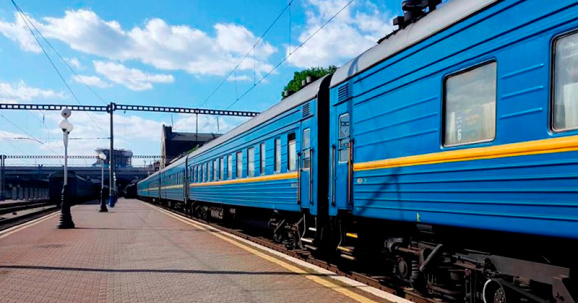 Відсьогодні Укрзалізниця призупиняє внутрішнє пасажирське сполучення