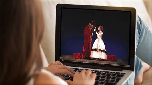 Культура онлайн: у Вінниці покажуть вистави “Хочу місяць” та “Ніч Святого Валентина”