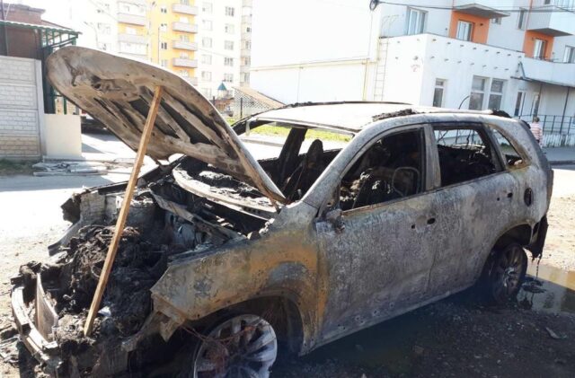 Поліція розслідує підпал автомобіля на Старому місті у Вінниці. ФОТО