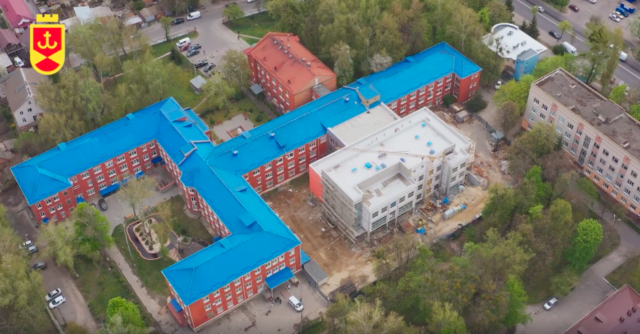 У мережі показали, як триває будівництво нового корпусу лікарні швидкої допомоги у Вінниці. ВІДЕО