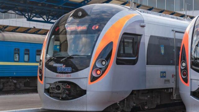 “Укрзалізниця” запускає перші п’ять пасажирських потягів: один з них через Вінницю