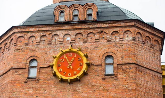 На Вежі Артинова у Вінниці зупинився старовинний годинник. ФОТО