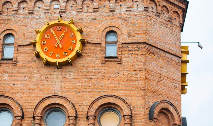 На Вежі Артинова у Вінниці відновлюють роботу годинника. ФОТО - VежA
