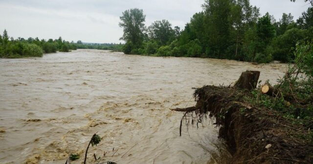 Штормове попередження: синоптики повідомляють про можливе затоплення прирічкових ділянок на Вінниччині