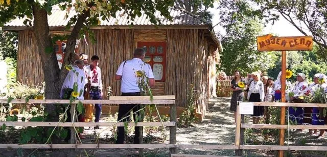 Мешканці села на Вінниччині перетворили стару хату у музей. ВІДЕО