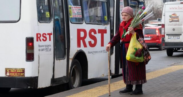 Кілька рейсів на добу: у місті на Вінниччині обмежили безоплатний проїзд для пенсіонерів за віком