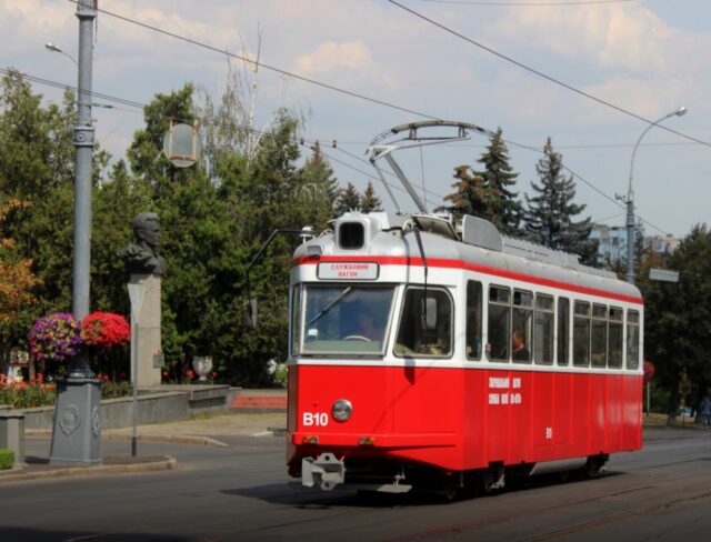 У Вінниці швейцарський пасажирський трамвай перетворили у зварювальний вагон. ФОТО