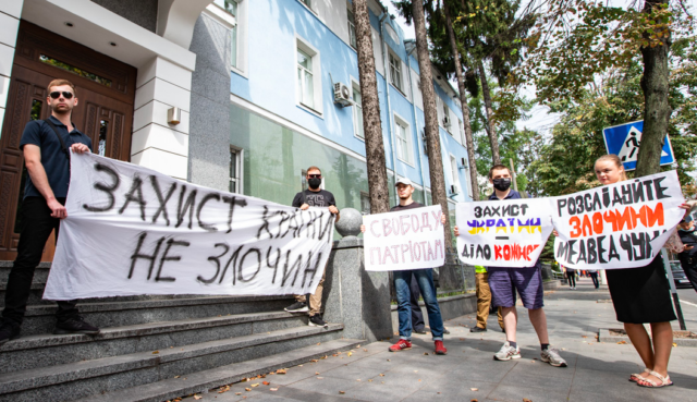 “Захист країни – не злочин”: у Вінниці вимагали не переслідувати активістів, які протидіють проросійським силам. ФОТО