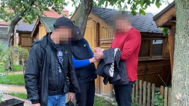 На хабарі затримали керівника служби автодоріг у Вінницькій області. ФОТО