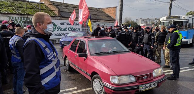У Вінниці блокували рух автоколони проросійської партії: поліція відтіснила протестувальників. ФОТО, ВІДЕО