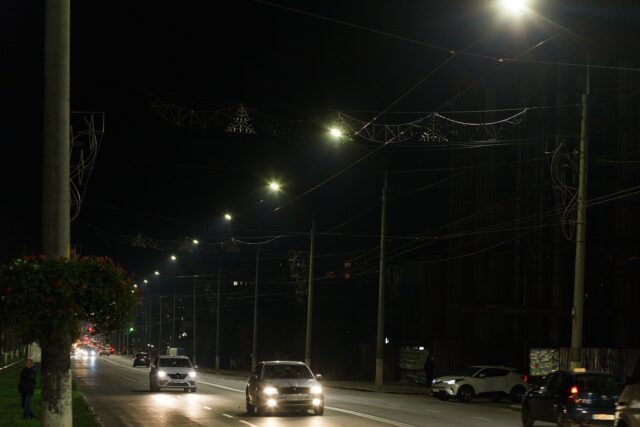 У Вінниці по вулиці Пирогова встановлюють 180 LED-ліхтарів. ФОТО