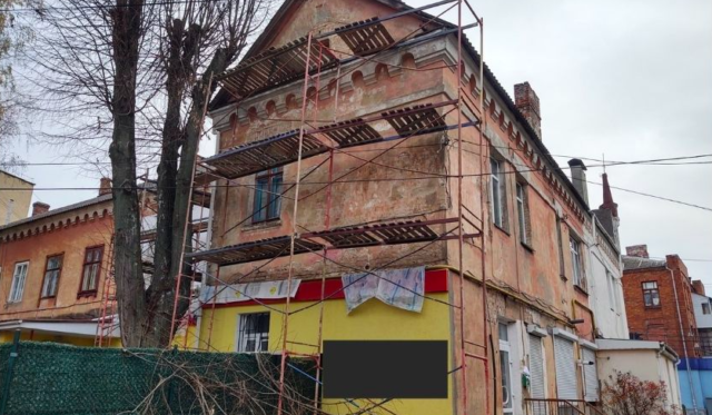 У Вінниці самовільно змінюють фасад будинку Оводова, який є архітектурною пам’яткою. ФОТО