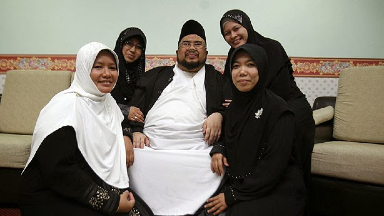 Почему разрешено многоженство. Многоженство. Многоженство у мусульман. Четыре жены в Исламе. Полигамная семья.