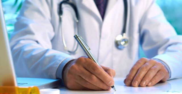 НСЗУ пояснила як дистанційно знайти собі лікаря для підписання декларації