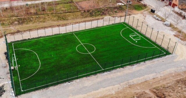 У мікрорайоні Пирогове зробили нове поле для міні-футболу. ФОТО