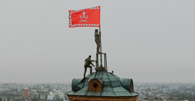 На Вежу Артинова у Вінниці встановили новий прапор з виправленим гербом