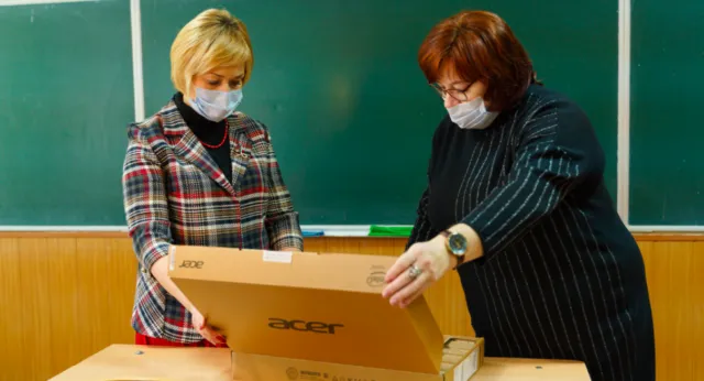 Вінницьким школам закупили комп’ютери та ноутбуки для дистанційного навчання