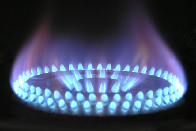 Уряд знизив ціну на газ до завершення опалювального сезону