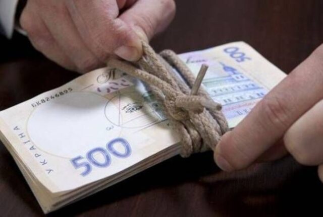 Директора школи на Вінниччині підозрюють у привласненні 100 тисяч гривень