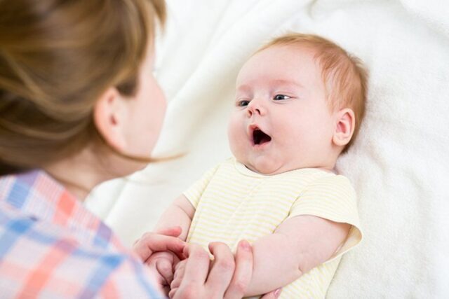 Батьки немовлят зможуть отримати свідоцтво про народження дитини поштою