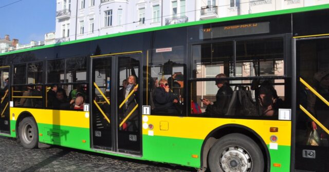 У Вінниці міськрада визначила, хто матиме безлімітні пільги в муніципальному транспорті