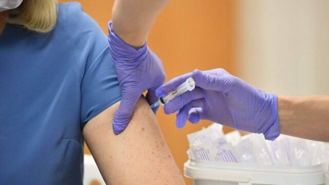 На вихідних у Вінниці майже 2000 людей вакцинували проти COVID-19