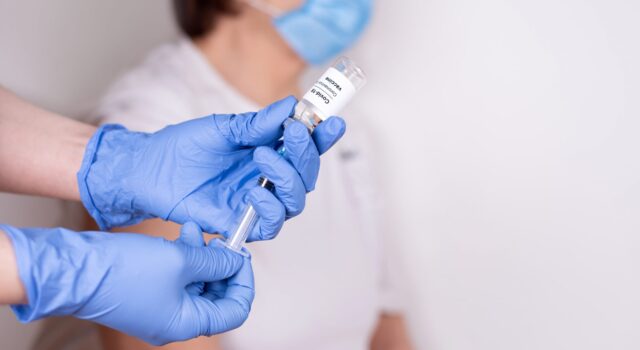 У Вінниці двома дозами вакцини від COVID-19 щеплено майже чверть населення