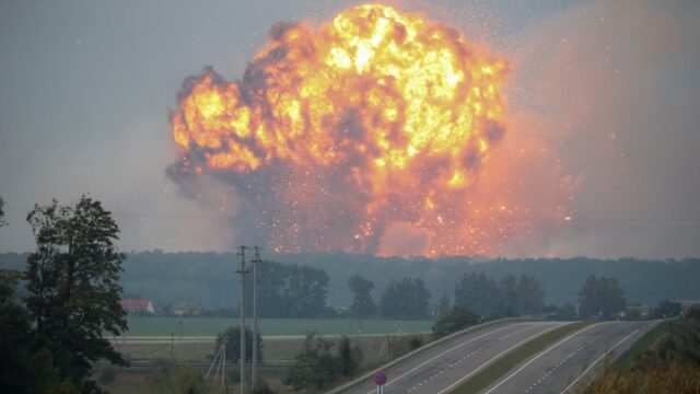 Видання “Bellingcat” готує розслідування про вибухи на складах боєприпасів в Україні