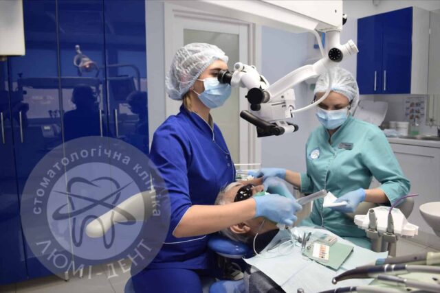 “Люмі-Дент” – серед лідерів у річному рейтингу стоматологій Києва