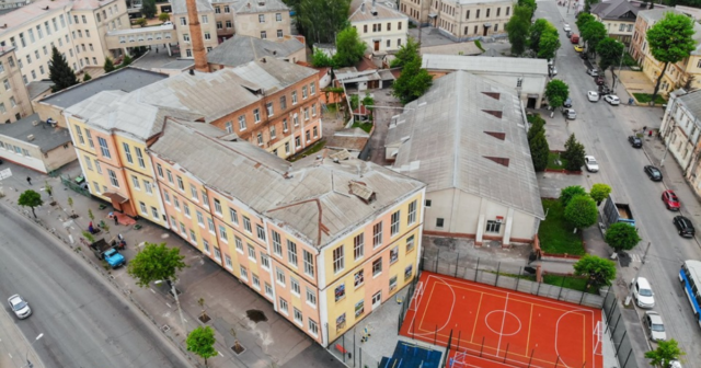 У Вінниці планують відремонтувати дах школи №9 та закупити ноутбуки вчителям