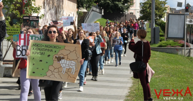 “Вимагаємо порятунку тварин”: у Вінниці відбувся Всеукраїнський марш за тварин. ФОТО