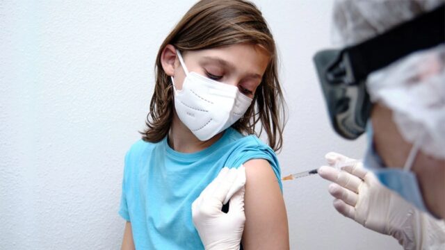 В Україні спростили доступ до вакцинації від COVID-19 для підлітків