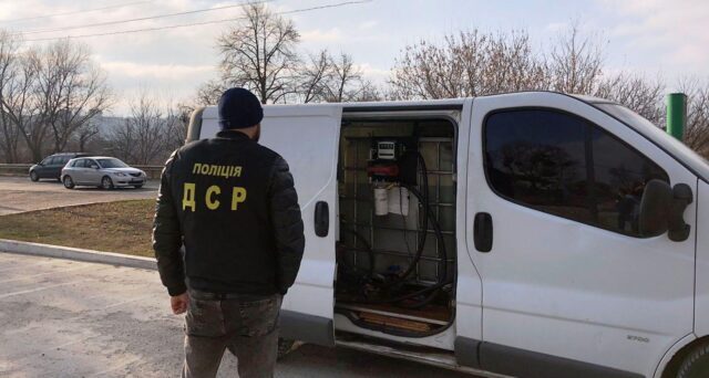 Поліція: на Вінниччині працівник заправки підпільно продавав дизпаливо