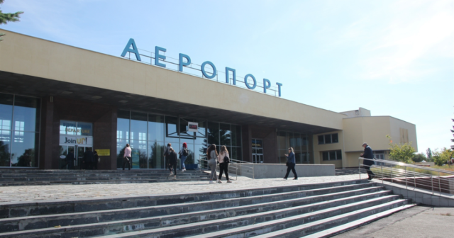 На території вінницького аеропорту профрезерували перон та злітно-посадкову смугу