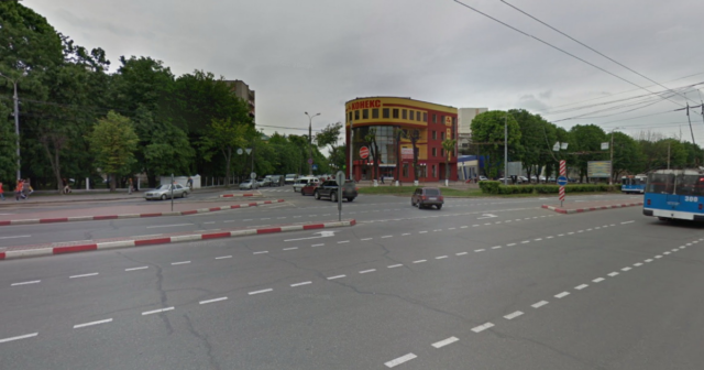 Вінничанин пропонує демонтувати острівець безпеки на перехресті вулиць Блока та Пирогова. ПЕТИЦІЯ