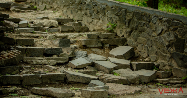 У Вінниці просять реконструювати сходи в парку Кумбари. ПЕТИЦІЯ