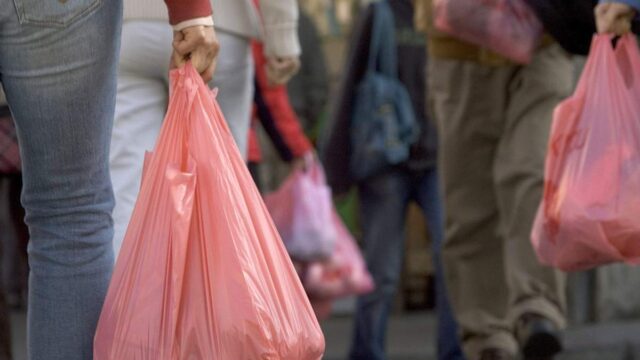 Уряд встановив мінімальні роздрібні ціни на пластикові пакети