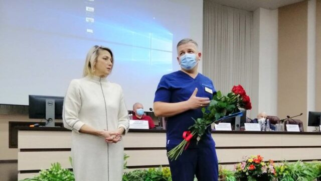 Команду трансплантологів, які вперше на Вінниччині зробили пересадку нирки, відзначили почесними грамотами ОДА
