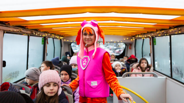 Новий Рік та місто: у Вінниці відбулася безкоштовна екскурсія на двоповерховому автобусі
