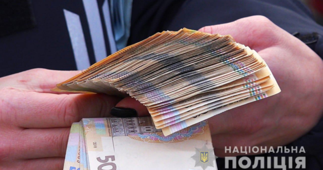 Вимагали хабар, забрали документи, а потім – і авто: на Вінниччині оголосили підозру двом поліцейським
