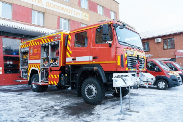Вінницькі рятувальники отримали нову пожежну машину. ФОТО