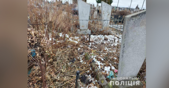 Поліція встановила особу зловмисника, який на Вінниччині викрадав металеві огорожі з кладовища